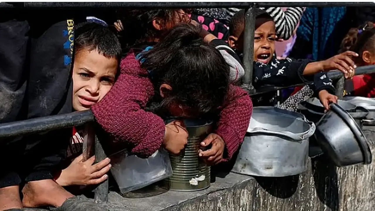 سوء التغذية الحاد يهدد حياة أكثر من 54 ألف طفل في غزة